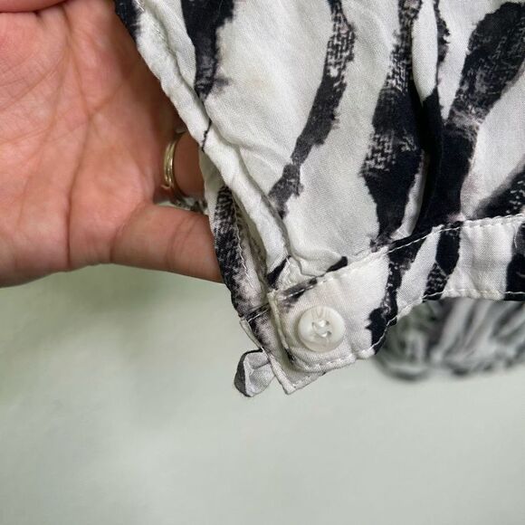 Cloth & Stone Black White Animal Print Button Front Long Sleeve Top Size M - Picture 4 of 9